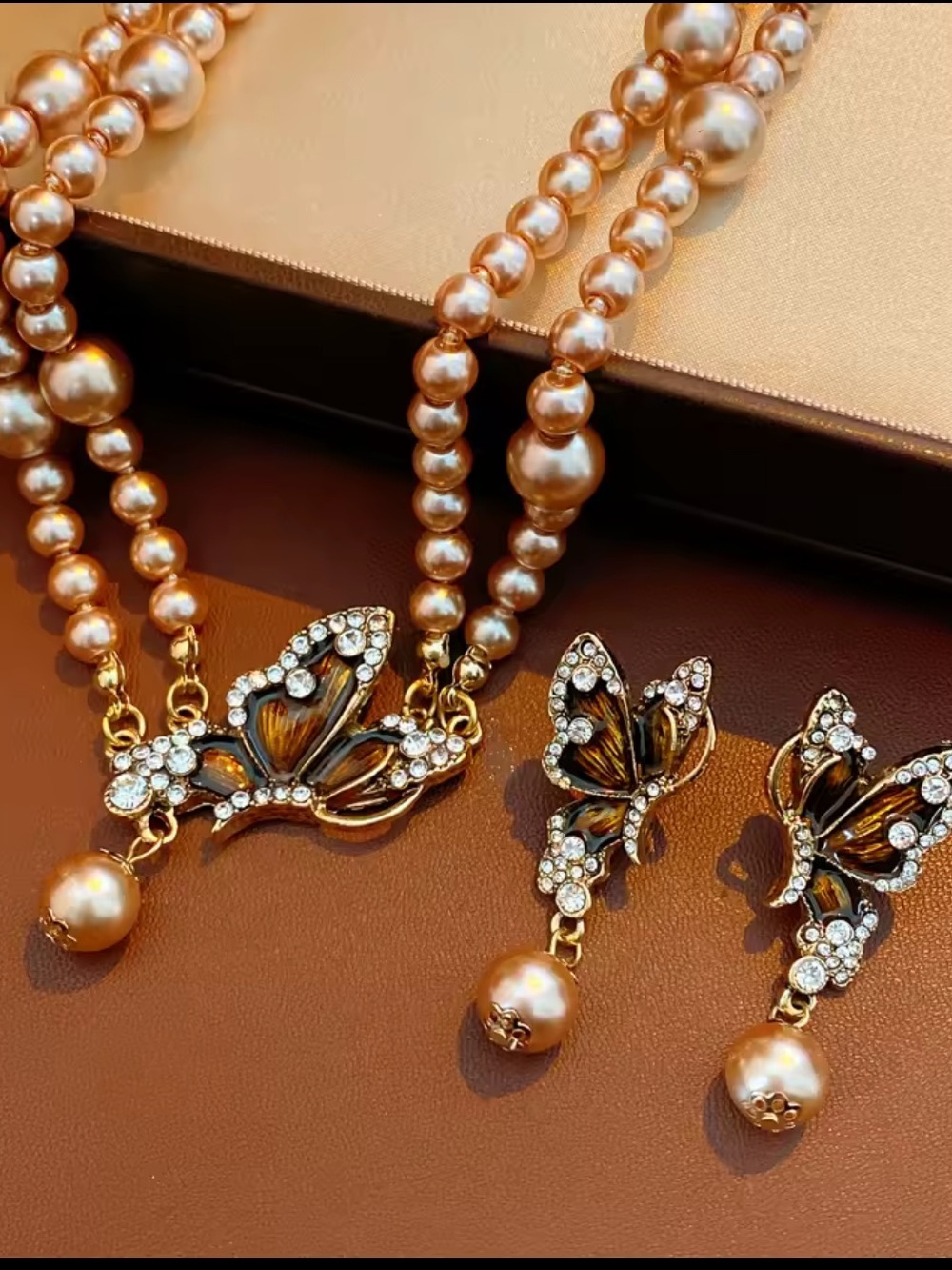 Champagne Pearl Butterfly Necklace Set - Picture 5 of 9